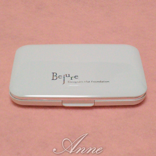 BEJURE（ベジュレ）コンパクトケースの写真